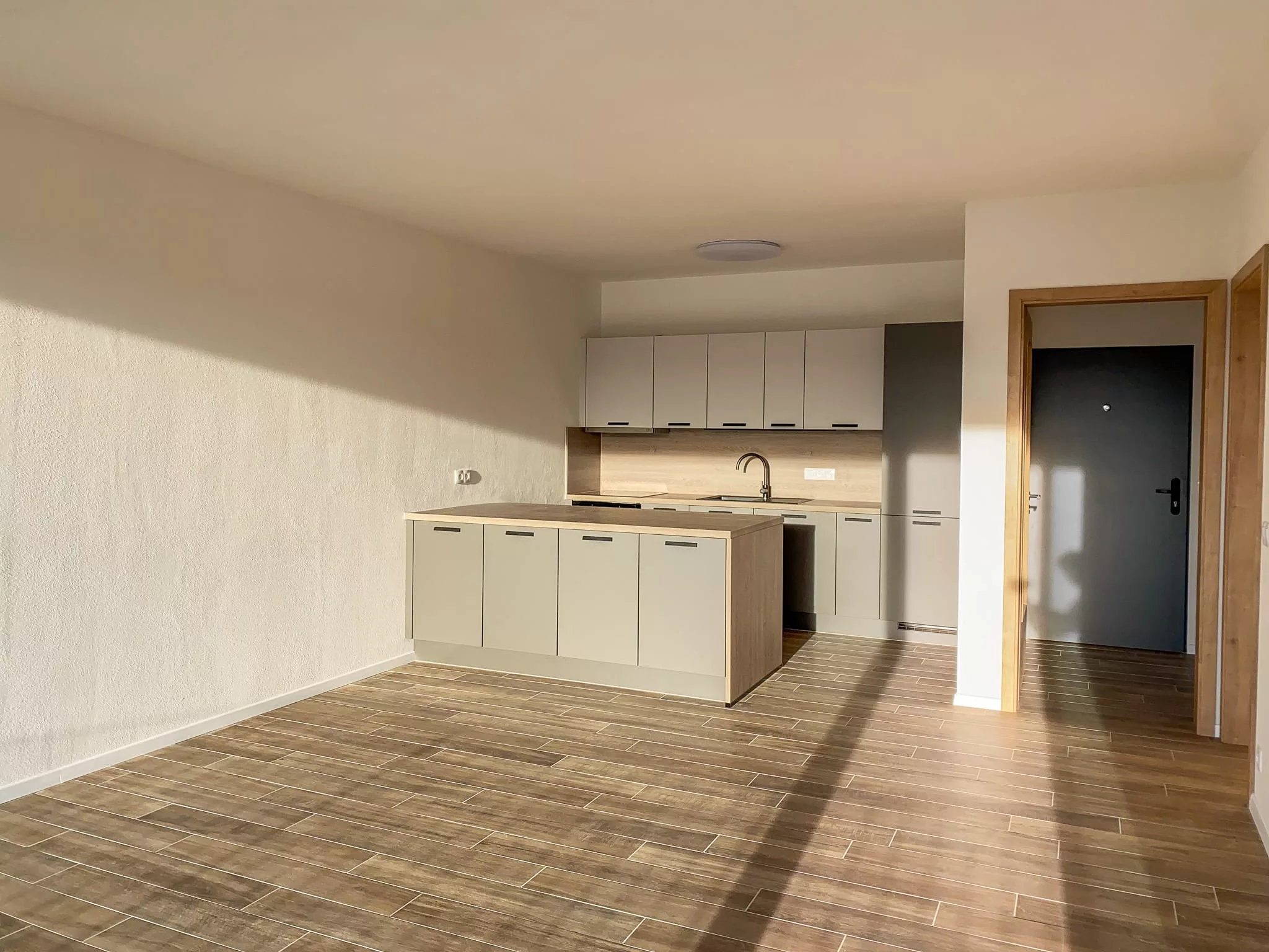 Prodej bytu Šlapanice, Obývák a kuchyně bytu č. 14 v bytovém domě Zlatý potok